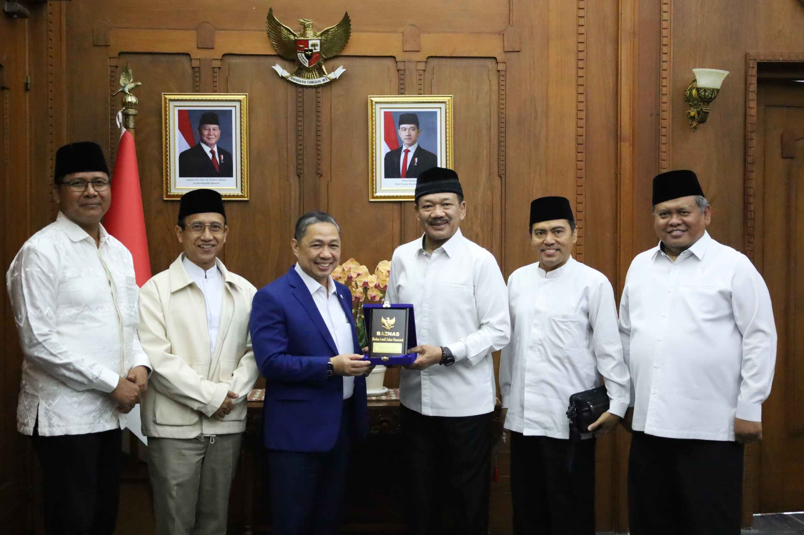 Ketua Baznas RI Noor Achmad dan Wamenlu RI Anies Matta (SinPo.id/ Dok. Baznas)