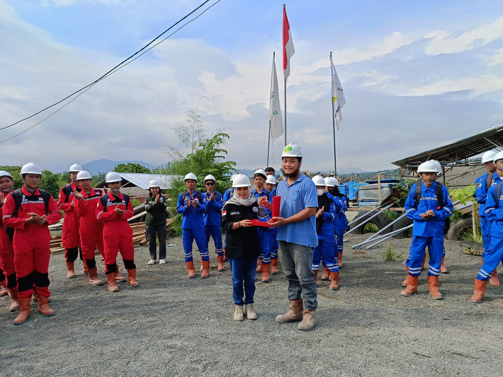 CV. Mutiara Perdana Abadi (MPA), menerima kunjungan industri dari 100 pelajar SMK N 2 Toili Barat. (SinPo.id/Istimewa)
