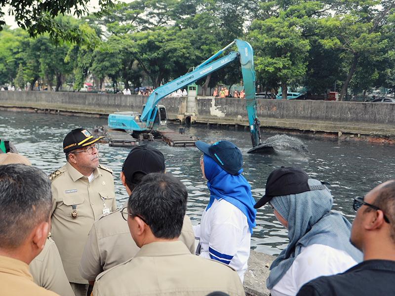 Pengerukan sungai di Jakarta (SinPo.id/Beritajakarta)
