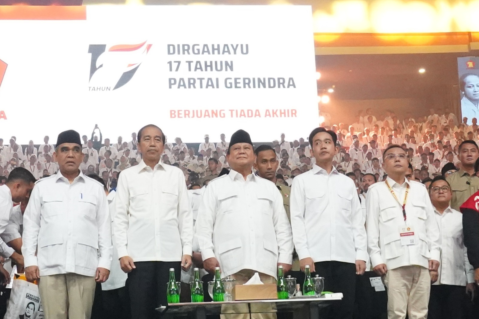 Presiden Prabowo bersama Presiden Jokowi di HUT Gerindra ke-17 (SinPo.id/Media Gerindra)