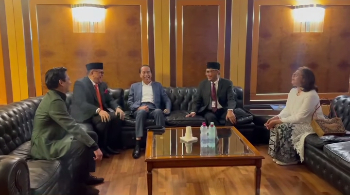 Joko Widodo saat tiba di Roma untuk menghadiri pemakaman Paus Fransiskus (SinPo.id/ Instagram)