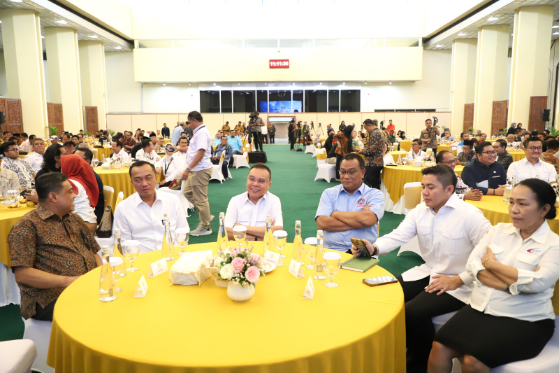 Wakil Ketua DPR RI Prof Sufmi Dasco Ahmad menggelar acara silahturahmi dengan para Federasi Serikat Kerja Buruh di Gedung Nusantara IV (Ashar/SinPo.id)