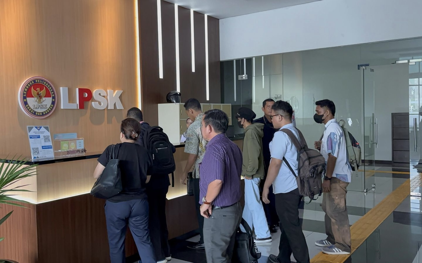 Tim hukum keluarga Kenzha mendatangi LPSK. Istimewa