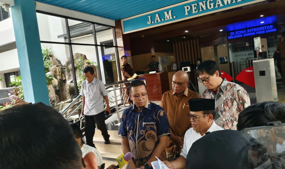 Pelaporan Jampudsus dan JPU oleh Koalisi Masyarakat Antikoupsi (SinPo.Id/Istimewa)