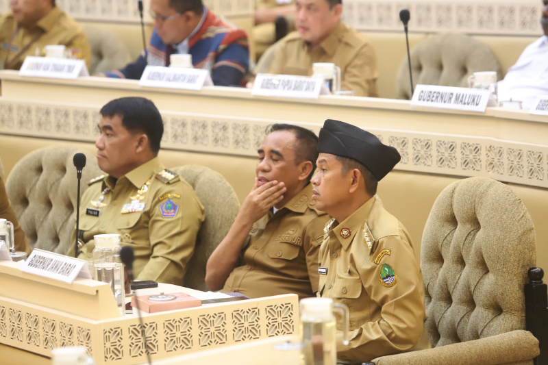 Komisi II DPR gelar raker dengan sejumlah Gubernur di Indonesia membahas BUMD (Ashar/SinPo.id)
