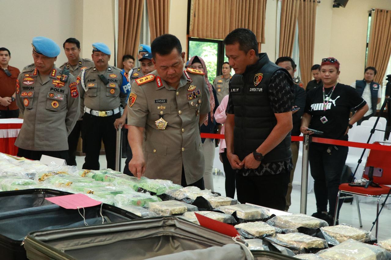 Barang bukti 35,9 kilogram sabu yang disita (SinPo.id/Humas Polri)