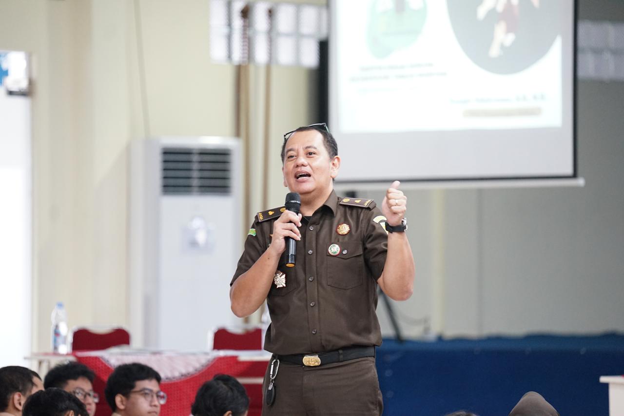 Kasipenkum Kejati Banten, Rangga Adekresna (SinPo.id/ Dok. SMK Waskito)