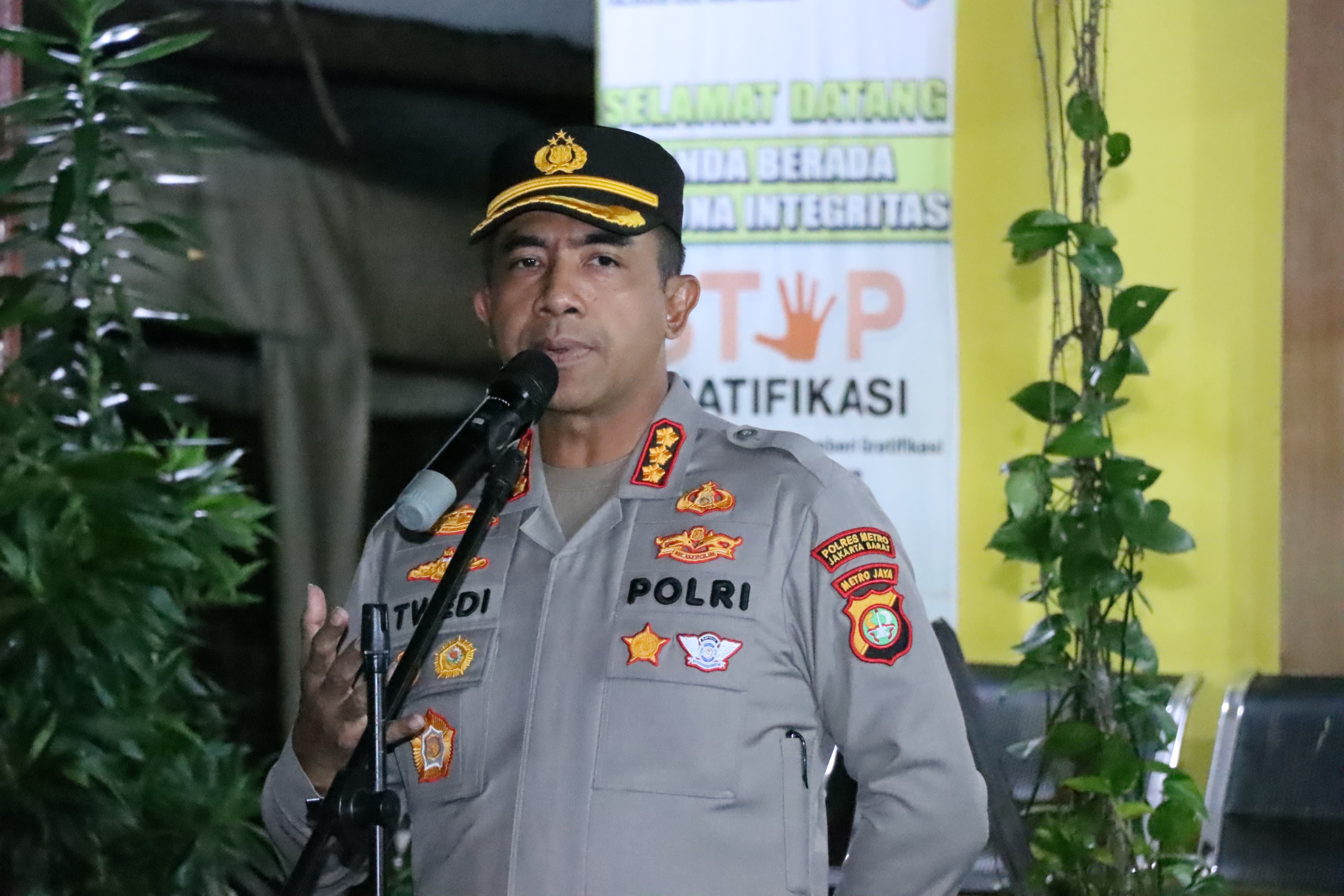 Kapolres Metro Jakarta Barat, Kombes Twedi Aditya Bennyahdi (SinPo.id/Dok.Polres Jakbar)