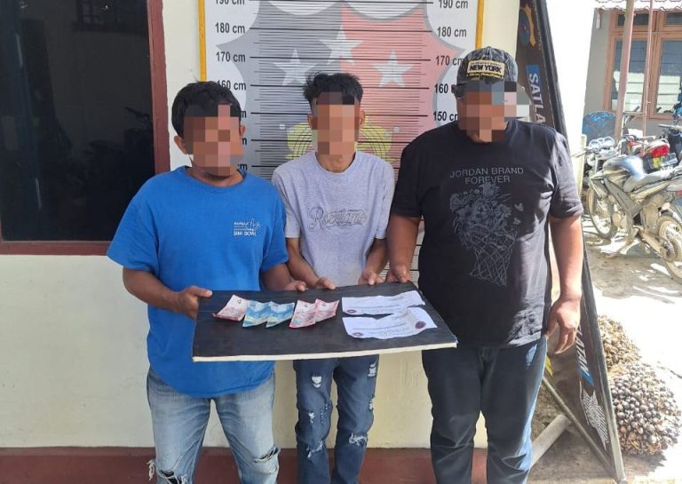 Tiga pelaku pungli yang ditangkap polisi (SinPo.id/ Humas Polri)
