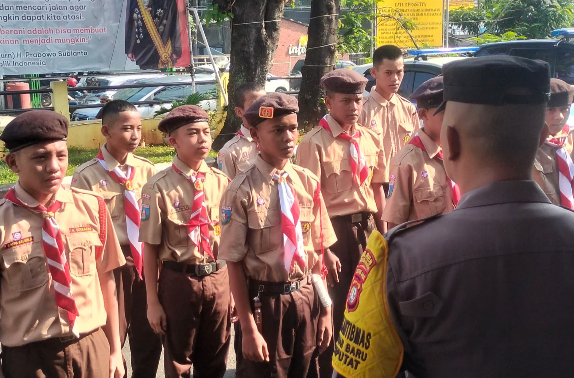 Belasan siswa yang tawuran dibina di Mapolsek Ciputat Timur (SinPo.id/Dok.Polsek Ciputat)
