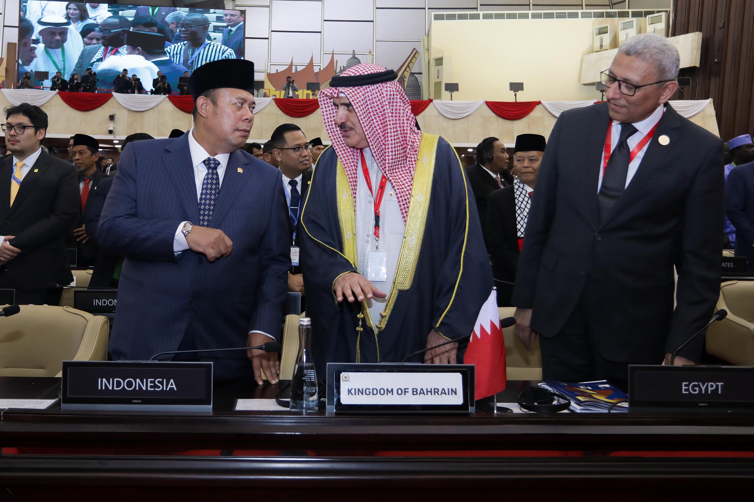 Wakil Ketua DPR RI Cucun Ahmad Syamsurijal (kiri) (SinPo.id/ Tim Media)