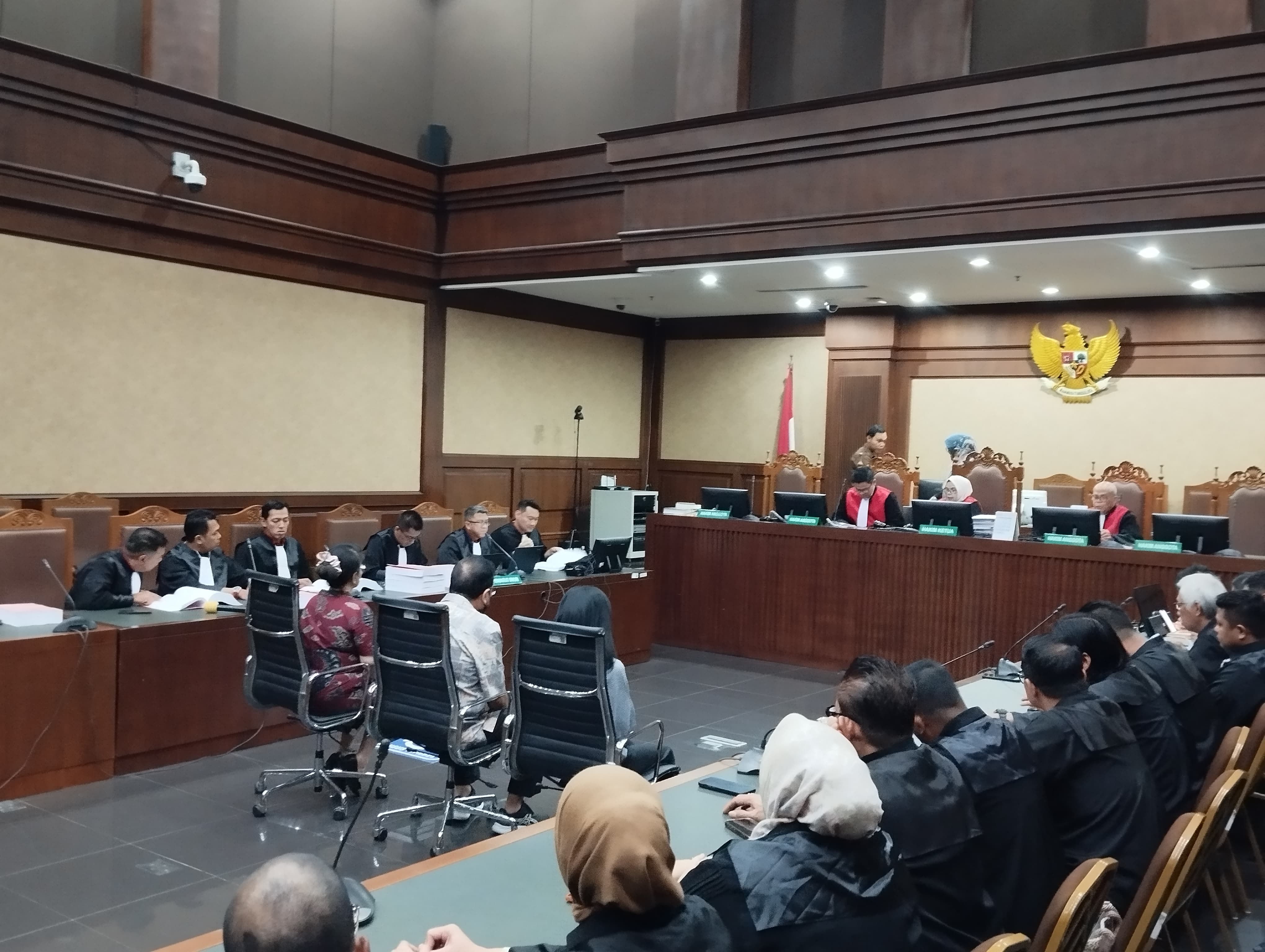 Ibu dari terpidana kasus pembunuhan Gregorius Ronald Tannur (31), Meirizka Widjaja dituntut empat tahun penjara. (SinPo.id/David)