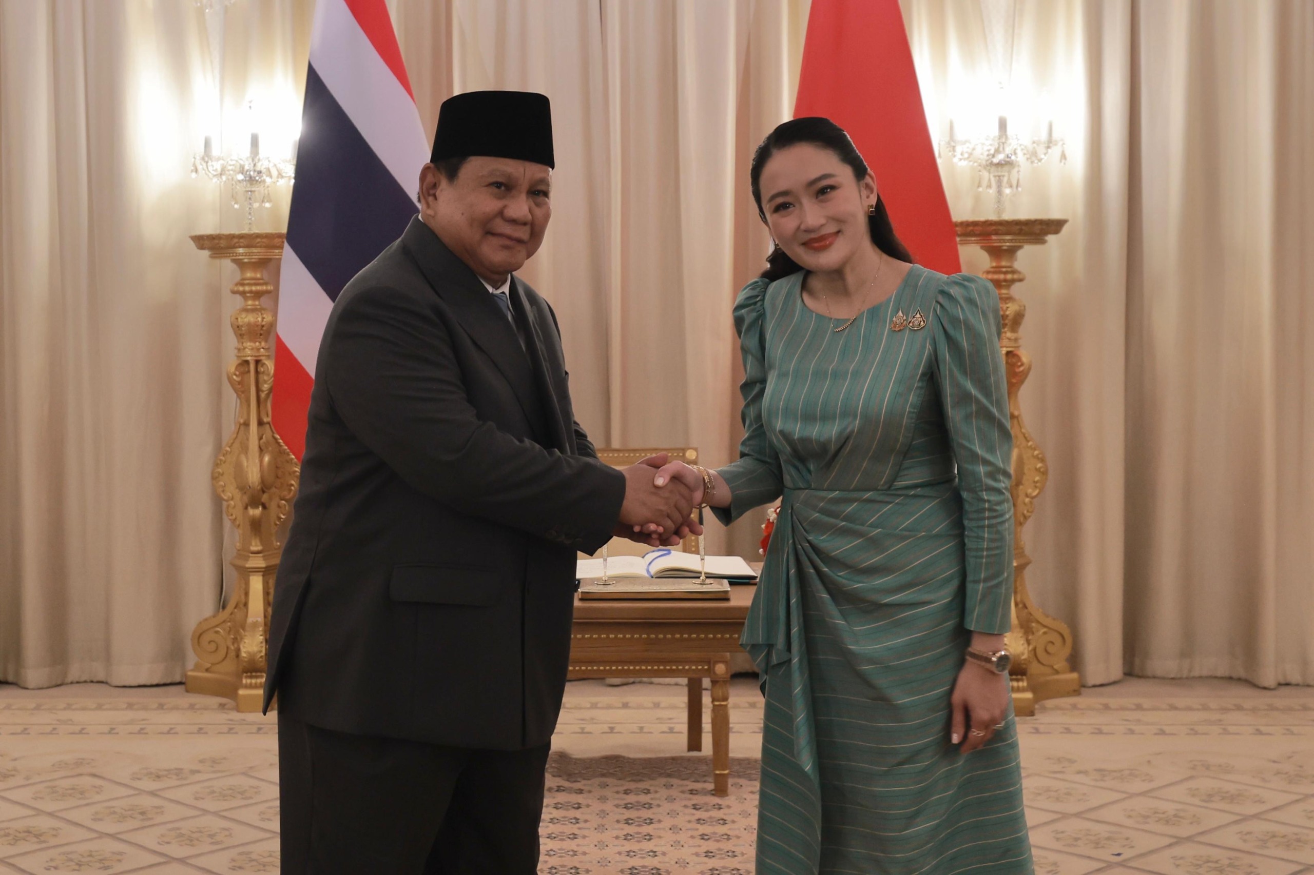Presiden Prabowo Subianto bersama PM Thailand Paetongtarn Shinawatra (SinPo.id/Tim Media Prabowo)
