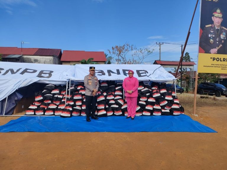 Paket bantuan Kapolri untuk korban gempa Bengkulu (SinPo.id/ Humas Polri)