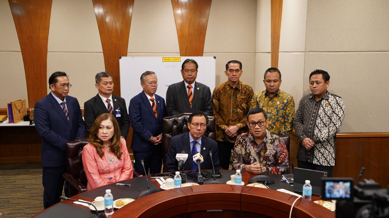 Menteri Karding dan Datuk Sri Stephen Rundi Anak Utom (SinPo.id/ Dok. KP2MI)