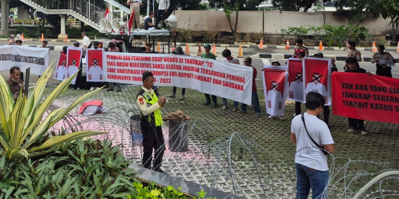 Suasana demo di depan Gedung KPK (Sinpo.id)
