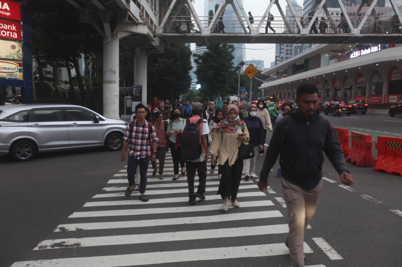 Kementerian Ketenagakerjaan menghapus batasan usia untuk lowongan pekerjaan dan ini mempermudah warga mencari pekerjaan (Ashar/SinPo.id)