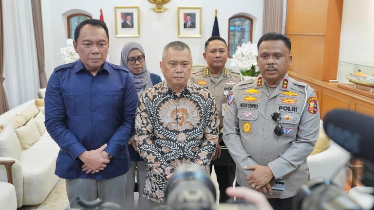 Menhub Dudy Purwaghandi bersama Kakorlantas Polri dan Jasa Marga (SinPo.id/ Humas Polri)