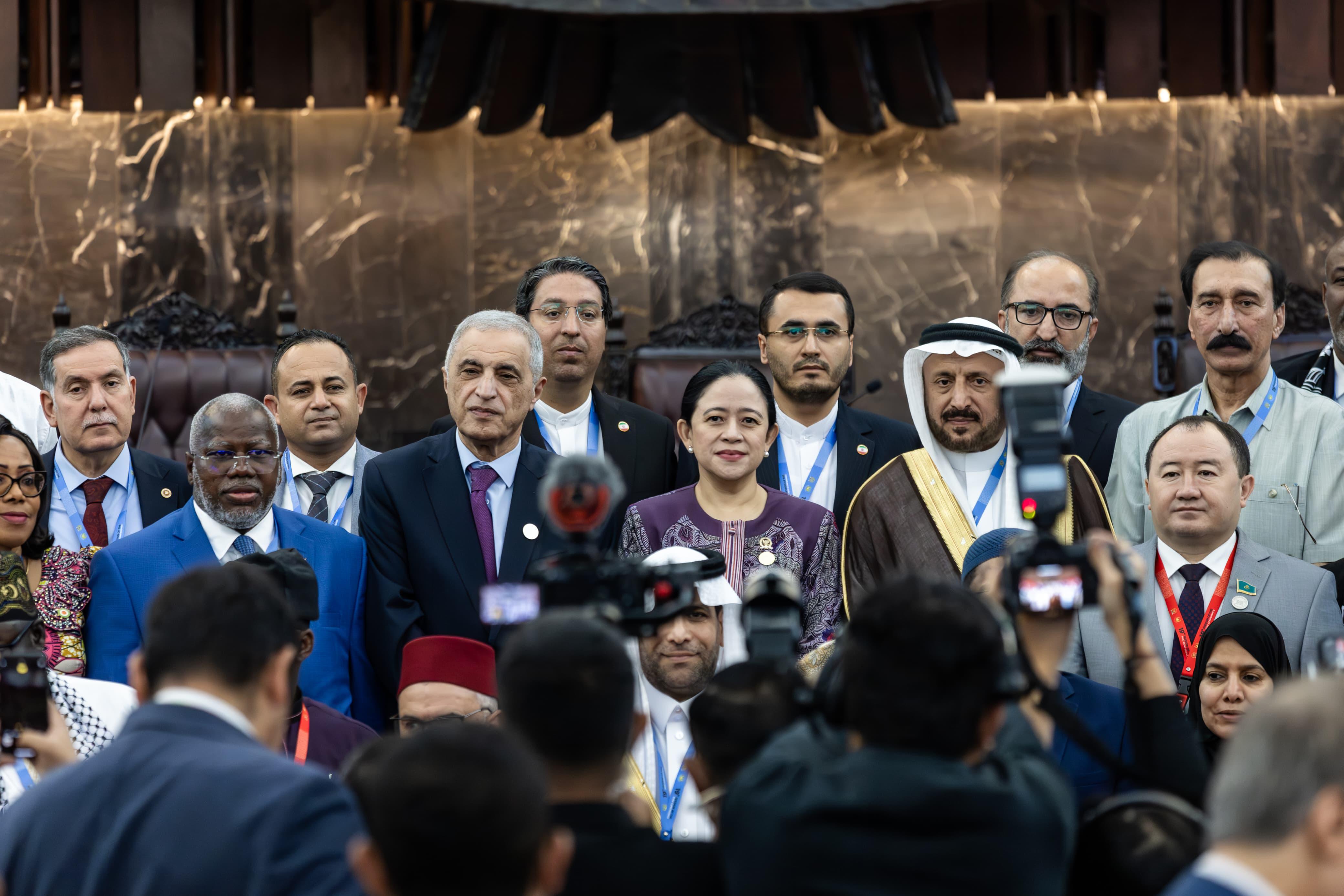 Ketua DPR RI Puan Maharani memimpin sidang Komite Umum (General Committee) PUIC atau konferensi Persatuan Parlemen negara-negara yang tergabung dalam OKI. (SinPo.id/DPR RI)