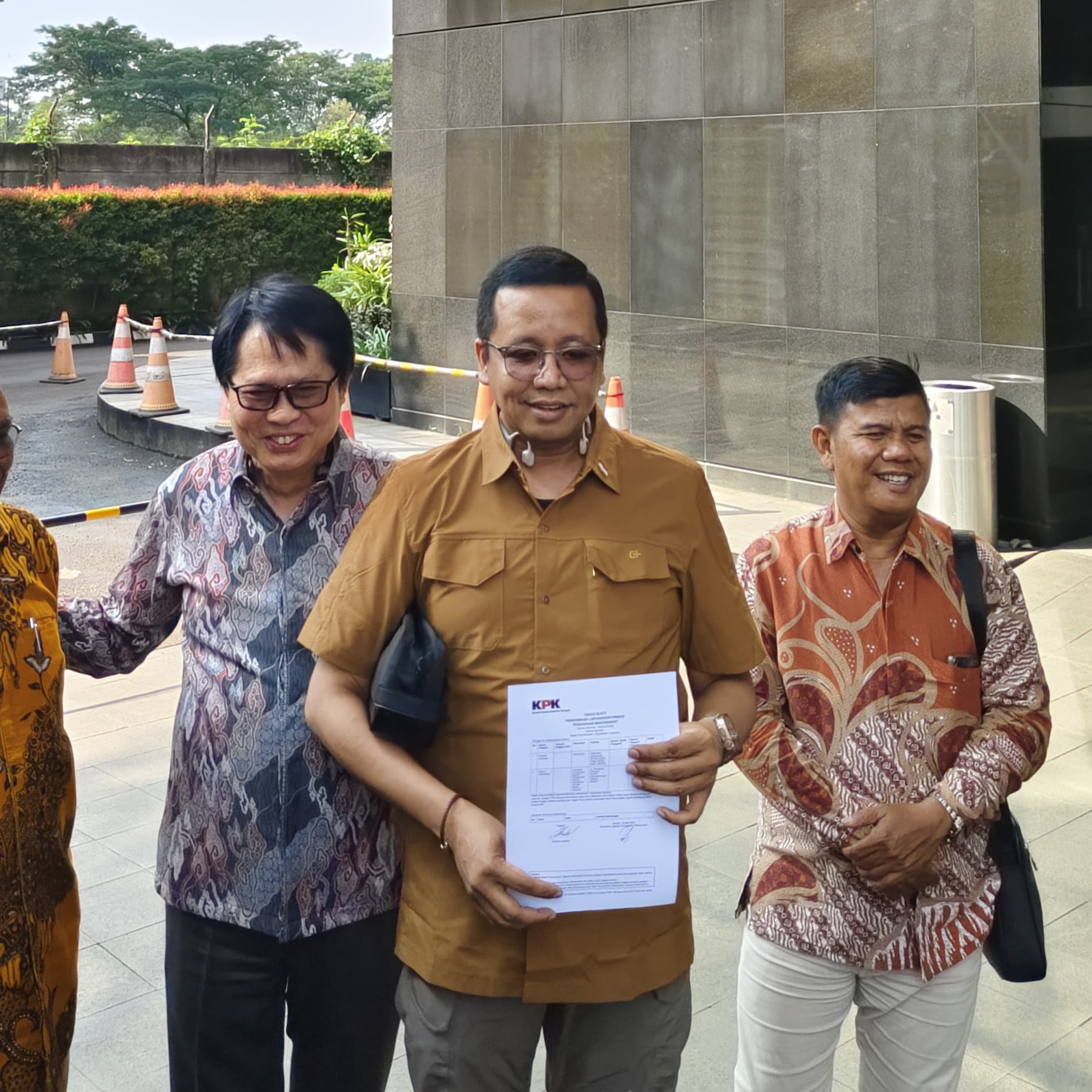 Koalisi Sipil Masyarakat Antikorupsi laporkan dugaan Suap pemilik Sugar Grupup Company ke KPK (SinPo.id/Istimewa)