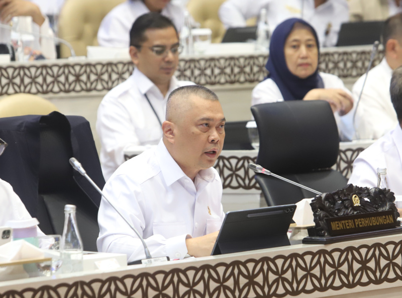 Komisi V DPR menggelar raker dengan Menteri Perhubungan Dudy Purwagandhi membahas Pagu Anggaran TA 2025 (Ashar/SinPo.id)