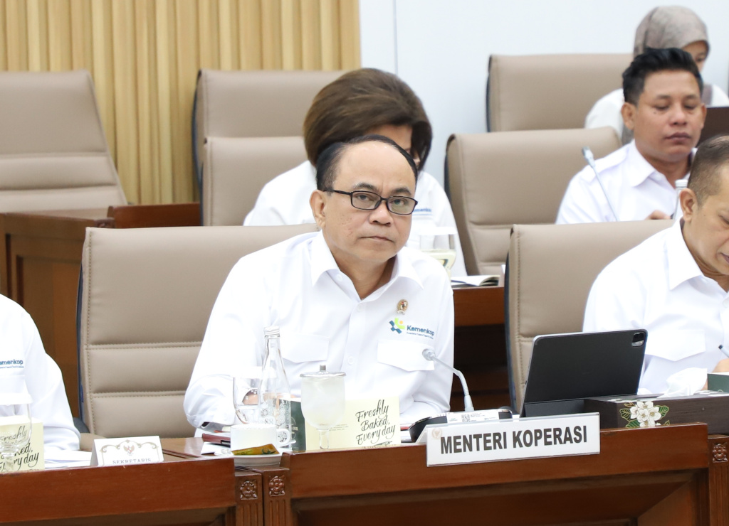 Komisi VI DPR gelar raker dengan Menteri Koperasi Budi Arie membahas Koperasi Desa Merah Putih (Ashar/SinPo.id)
