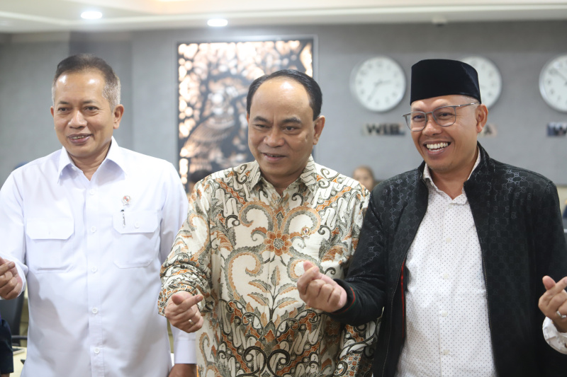 Komite IV DPD gelar raker dengan Menteri Koperasi Budi Arie membahas Koperasi Merah Putih (Ashar/SinPo.id)