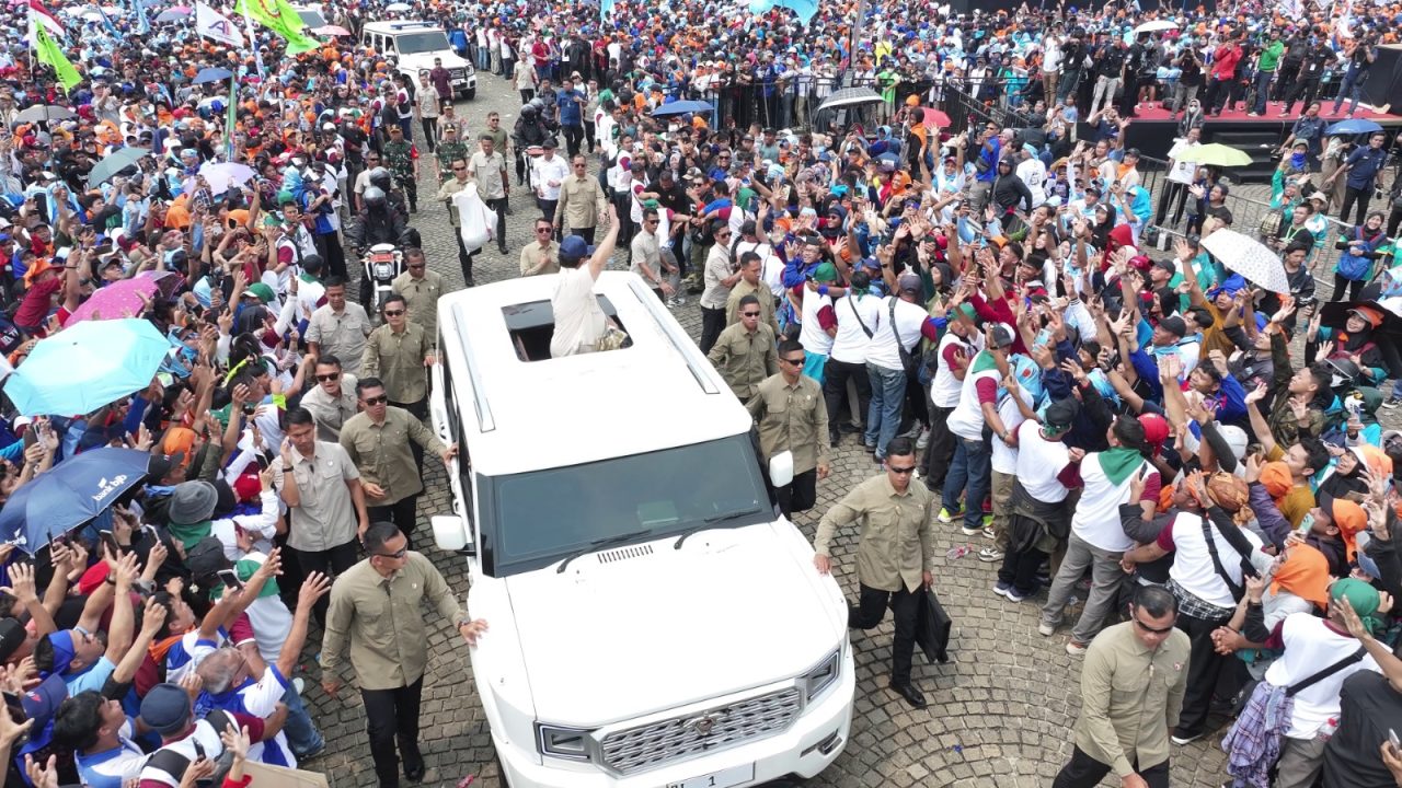 Presiden Prabowo Subianto menyampaikan rasa hormat dan terima kasih kepada seluruh buruh dan pekerja pada Hari Buruh Internasional 2025. (SinPo.id/BPMI Setpres)