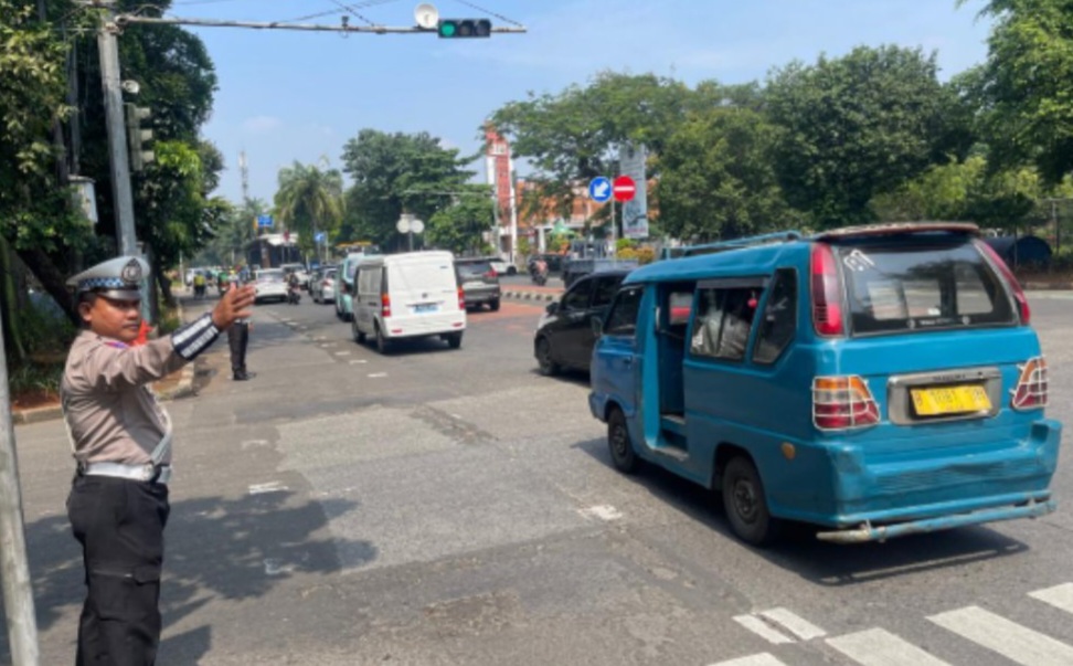 Situasi lalu lintas di traffic light Jalan TB Simatupang arah Ragunan (SinPo.id/Dok.TMC PMJ)