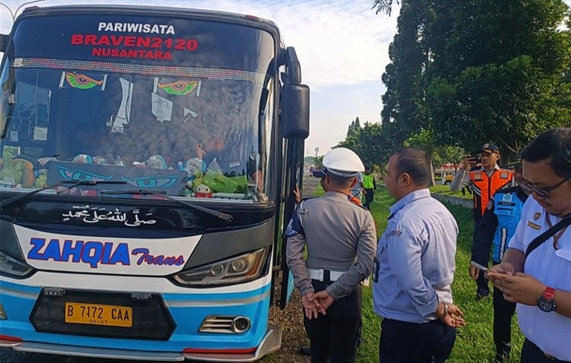Ilustrasi Ditjen Hubda melakukan pemeriksaan remcheck bus untuk. (SinPo.id/dok. Kemenhub)