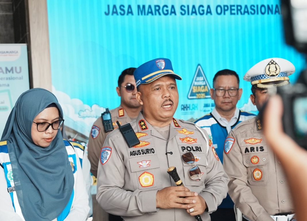 Kakorlantas Polri, Irjen Agus Suryonugroho saat memantau lalin (SinPo.id/ Dok.Polri)