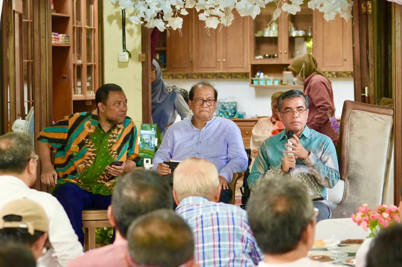 SeskemenUMKM Arif Rahman Hakim dan Menaker Yassierli (SinPo.id/ Dok. Kemen UMKM)