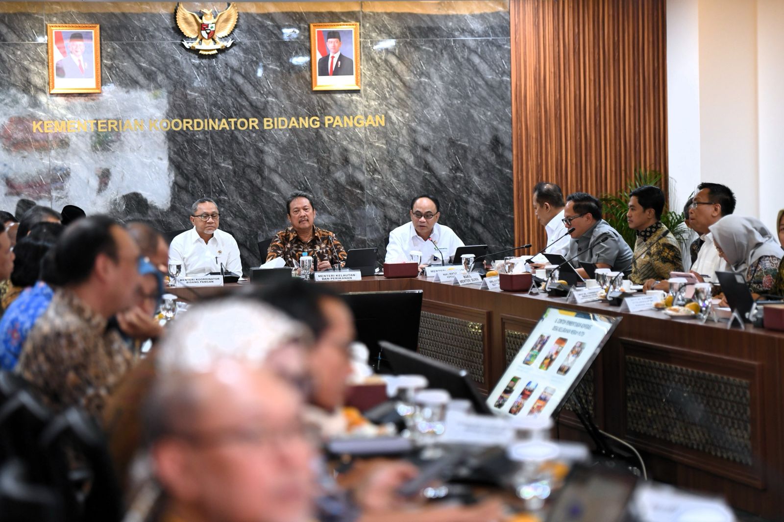 Menko Pangan Zulhas, Menteri KP Sakti Wahyu Trenggono dan Menkop Budi Arie. (SinPo.id/dok. Kemenkop)