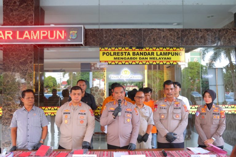 Konferensi pers kasus pembunuhan istri di Bandar Lampung (SinPo.id/ Humas Polri)