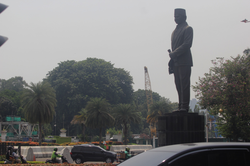 Gubernur DKI Jakarta Pramono Anung berencana akan memindahkan Patung MH Thamrin di jalan MH Thamrin (Ashar/SinPo.id)
