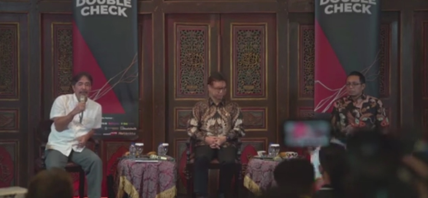 Menkes Budi Gunadi Sadikin dan PCO Hasan Nasbi. (SinPo.id/Tio)