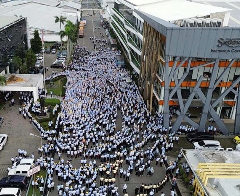 Ilustrasi para buruh usai Sritex) tutup permanen (SinPo.id/ Dok. Sritex)