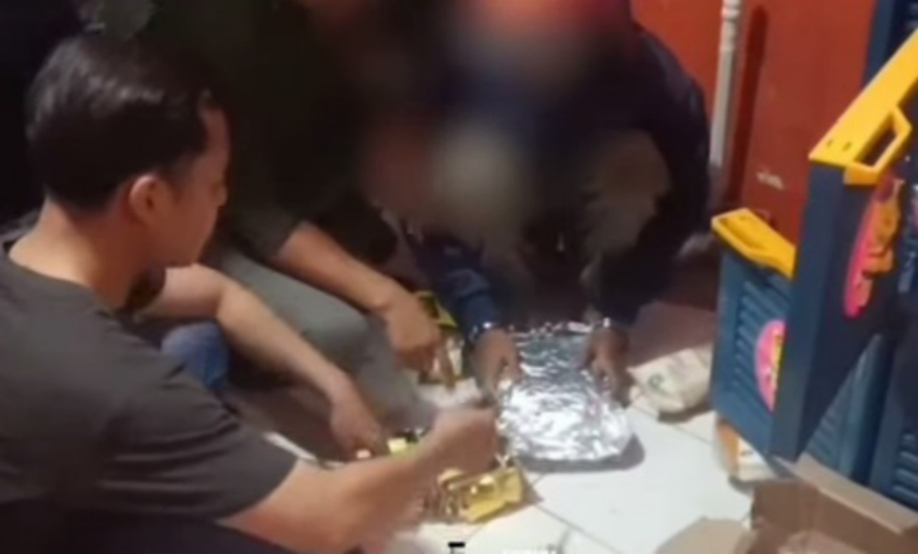 Pelaku pengedar sabu di Depok ditangkap (SinPo.id/Tangkapan Layar)