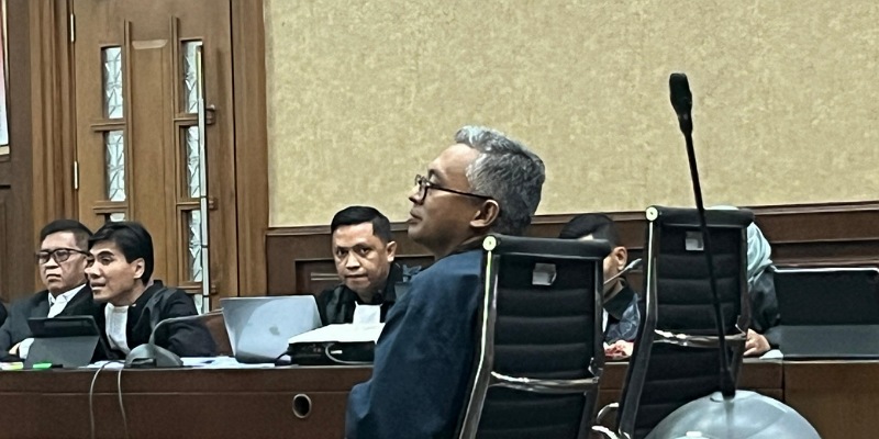 Penyelidik KPK, Arif Budi saat bersaksi di persidangan terdakwa Hasto Kristiyanto (Sinpo.id)