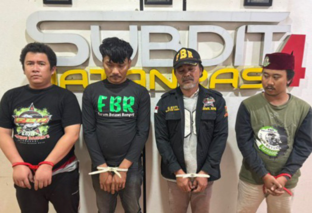 Empat pelaku dari ormas FBR yang ditangkap polisi (SinPo.id/Dok.PMJ)
