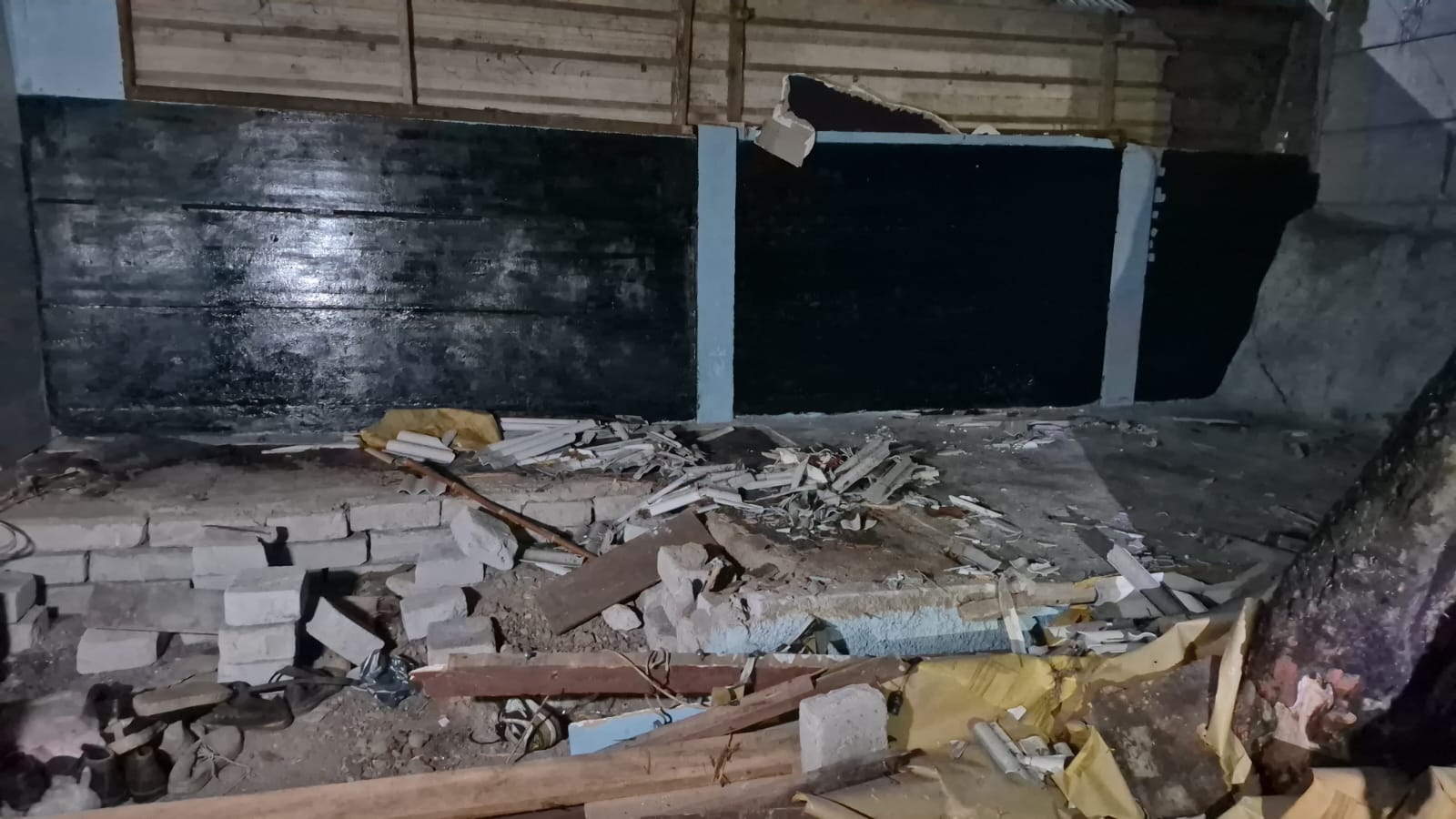 Pembongkaran Posko Ormas BPPKB Banten di Kramat Jati (SinPo.id/ Dok.Polres Jaktim)