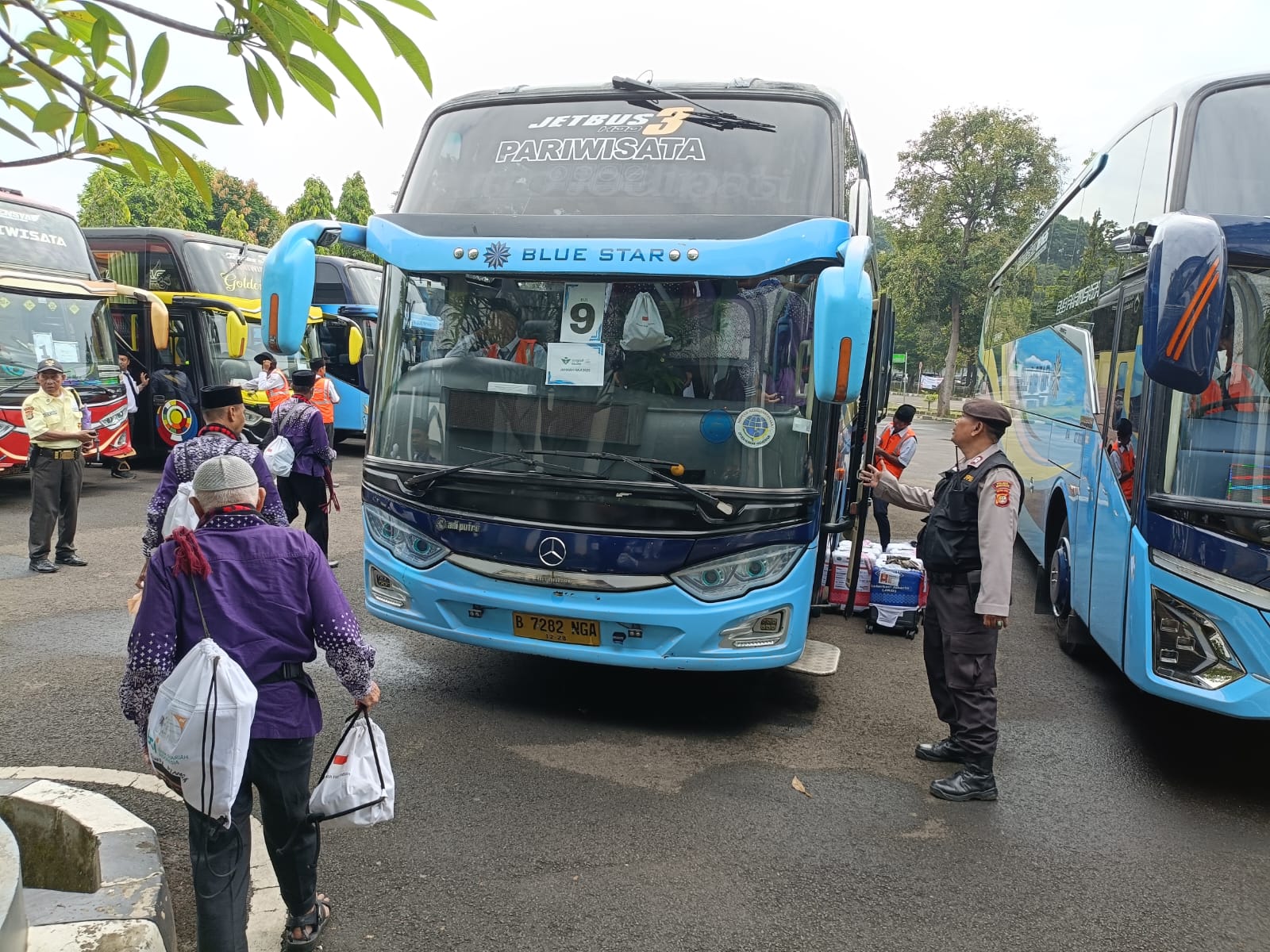 Pengawalan jemaah haji kloter 10 Jakarta (SinPo.id/ Dok.Polres Jaktim)