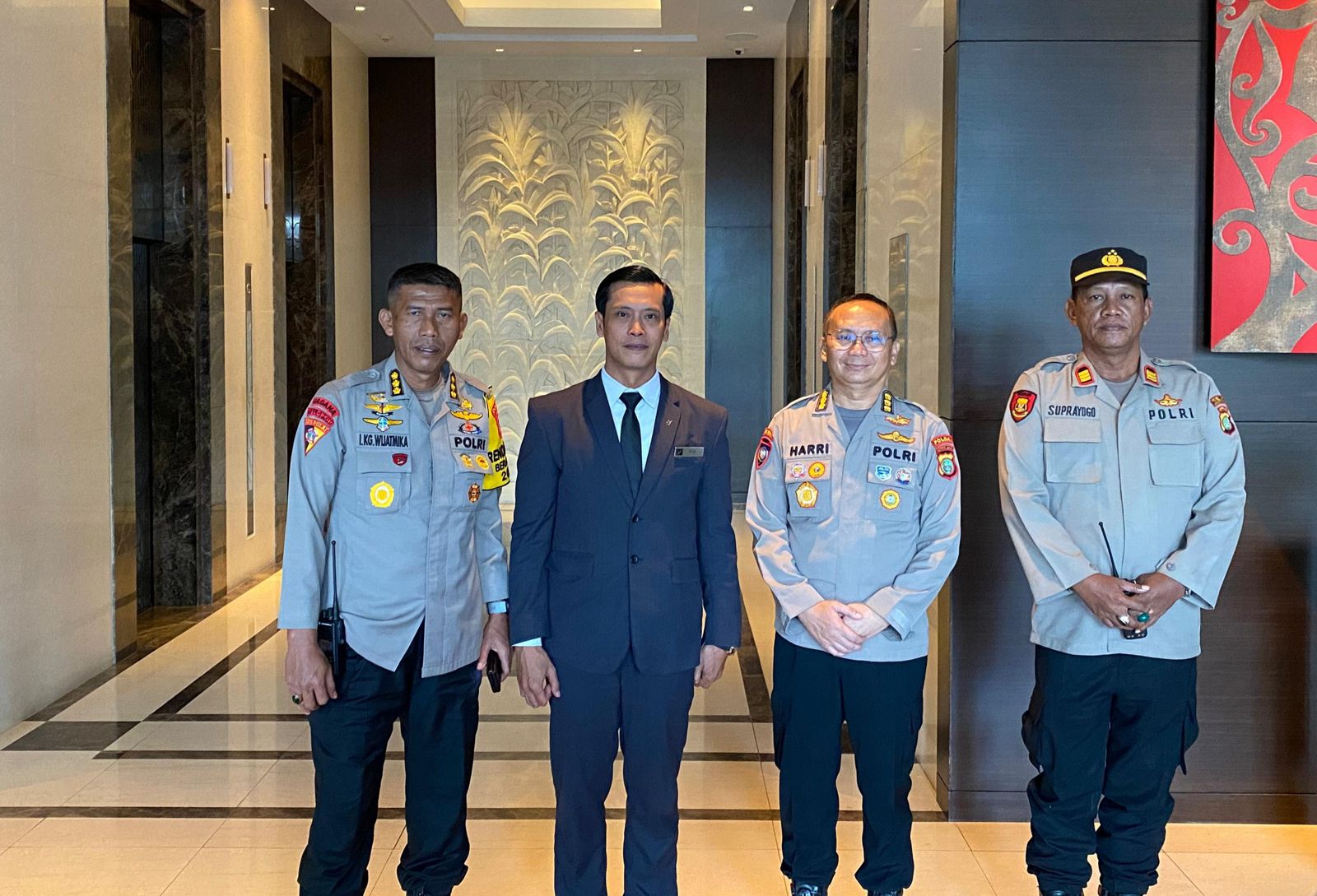 Dirbimmas Polda Metro Jaya, Kombes Pol. Harri Muharram Firmansyah saat mengecek hotel (SinPo.id/Dok.PMJ)