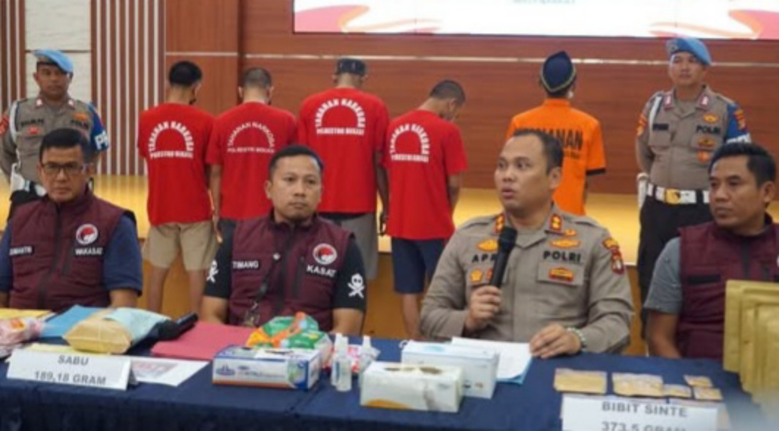 Konferensi pers pengungkapan narkoba di wilayah Bekasi (SinPo.id/Dok.Polres Metro Bekasi)
