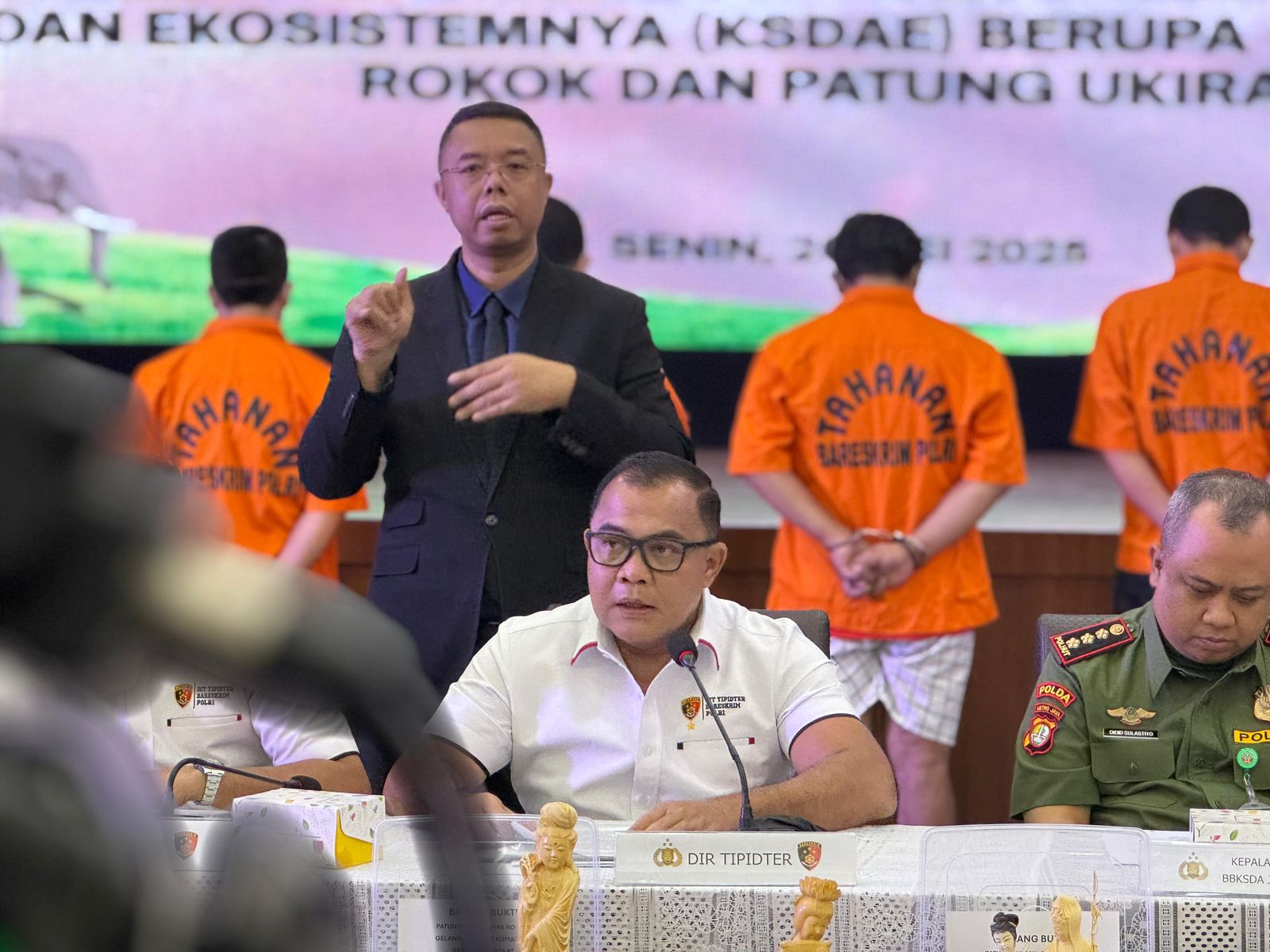 Konfrensi pers pengungkapan Gading Gajah ilegal (SinPo.id/Dok.Polri)