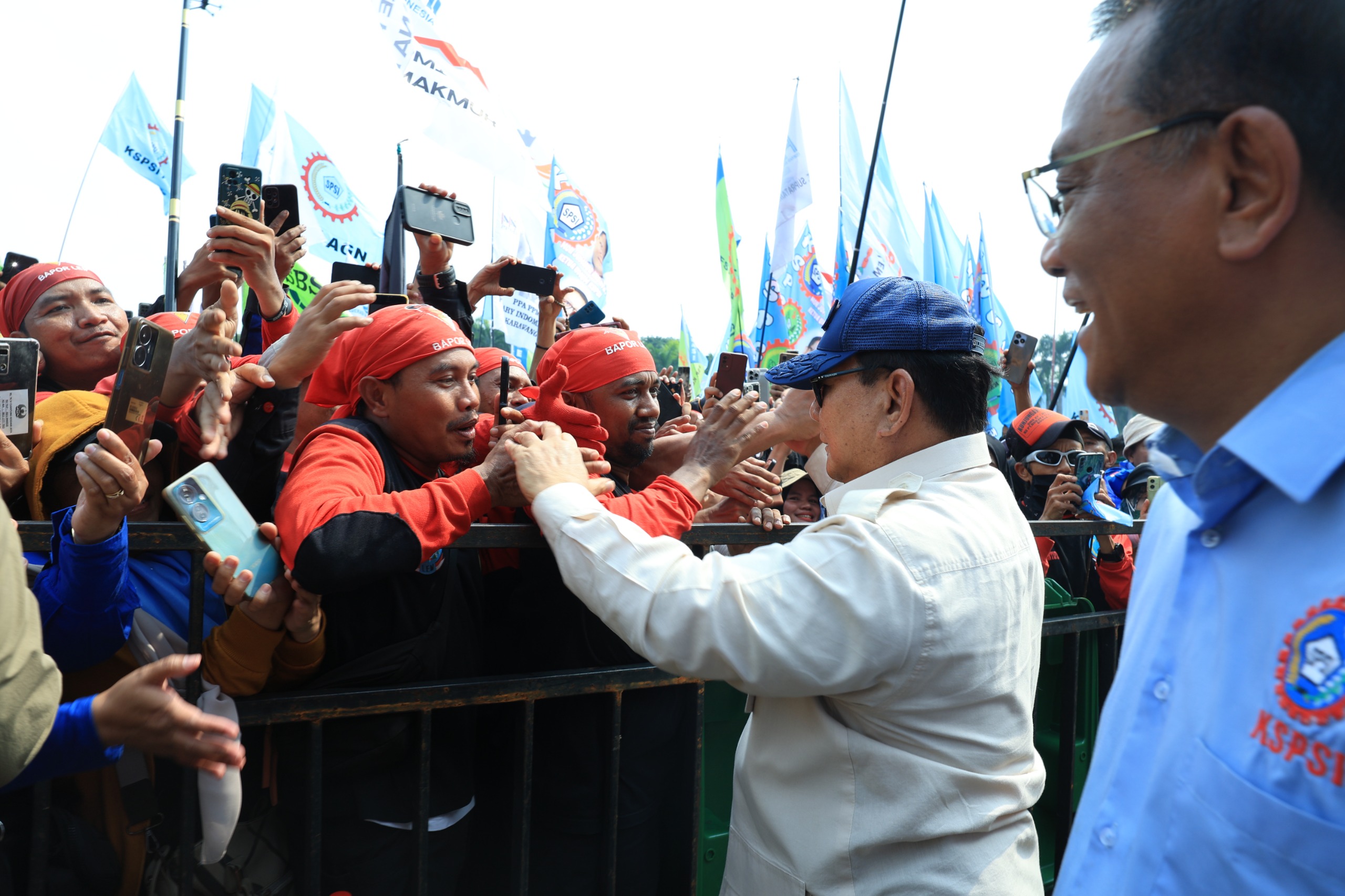 Presiden terpilih Prabowo Subianto bersama ratusan ribu buruh di Mayday 2025 (SinPo.id/ Ashar)