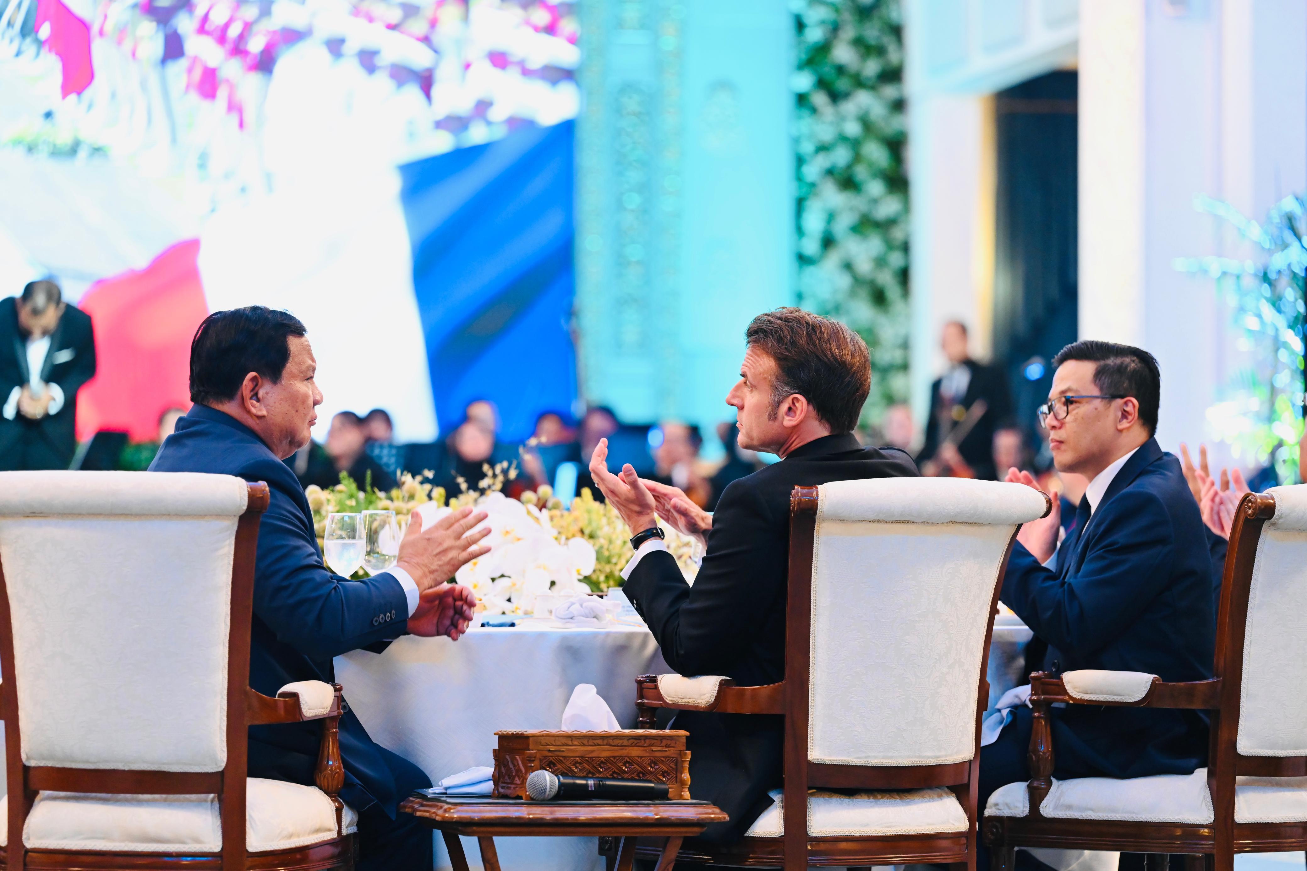 Presiden Emmanuel Macron bersama Presiden Prabowo Subianto (SinPo.id/Setpres)