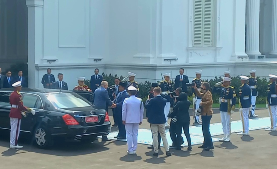 Presiden Prabowo sambut kedatangan PM Australia Anthony Albanese di Istana Merdeka (SinPo.id/Anam)