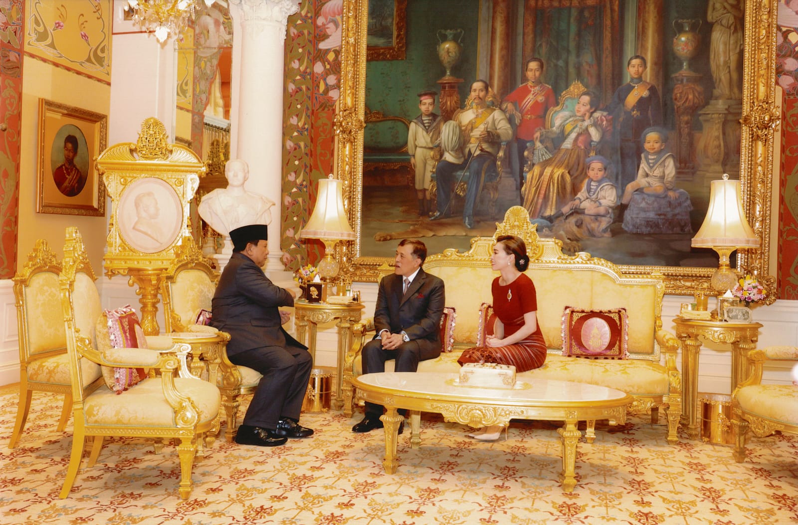 Presiden Prabowo Subianto Disambut Hangat Raja dan Ratu Thailand di Amphorn Royal Palace (SinPo.id/Setpres)