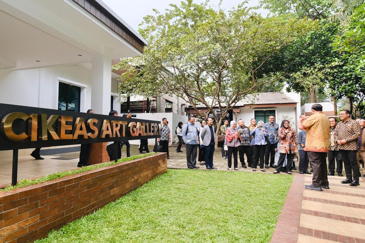 Menekraf Teuku Riefky Harsya melakukan kunjungan kerja ke Cikeas Art Gallery milik Presiden ke-6 RI, Susilo Bambang Yudhoyono (SBY). (SinPo.id/Dok. Kemenekraf)